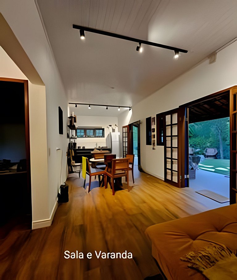 The Yellow House - Country Villa