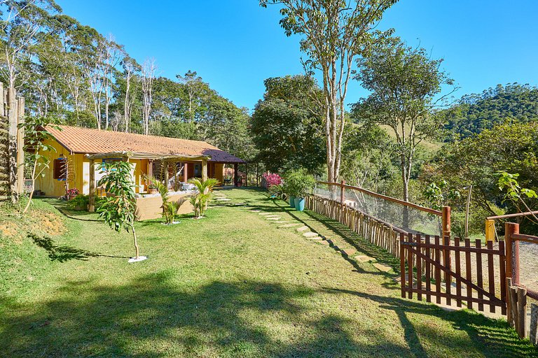 The Yellow House - Country Villa